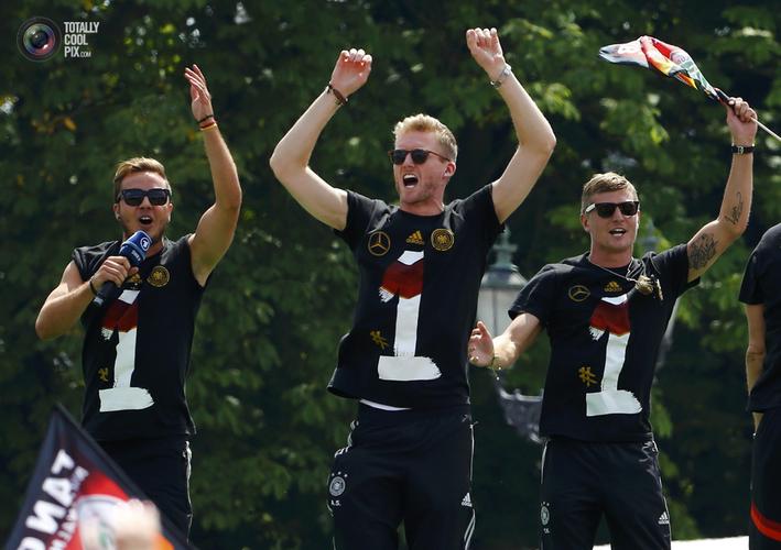 德国队回国庆祝